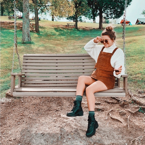 Meet your Posher, Justine - Picture 1 of 7